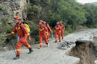 霍勒迪：第三节对手打出了不同的能量 我们没能抗住他们的攻势